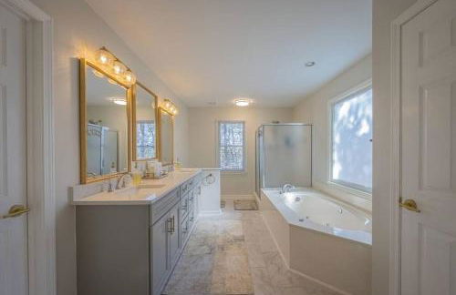 Large Luxury House, King Beds and More, Hot Tub, Theater, Fireplace, Game Room, Ping-pong, Pool Table, Air Hockey, Arcade, River, Big Kitchen, Nice Porch, Quiet, Good for Families and Large Groups, Near UGA Golf Course, Close to UGA & Stanford Stadium - Photo 7