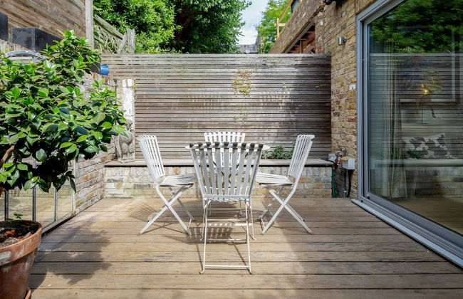 Exquisite Designers Abode - Photo 22