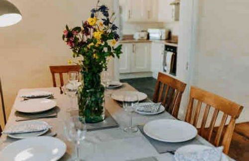 1 Courtyard cottage with hot tub and walled garden - Foto 11