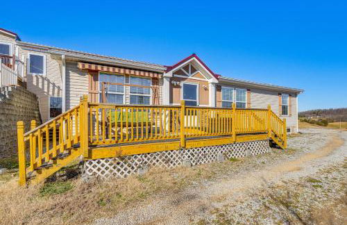 Near Hiking! Mtn-View Midway Home with Deck - Foto 20