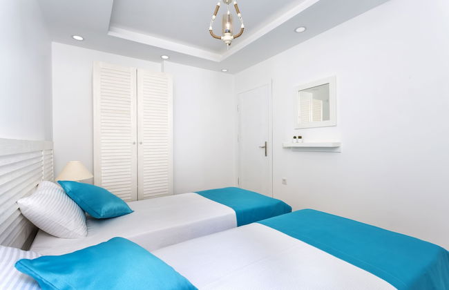 Kybele Suits - Photo 15