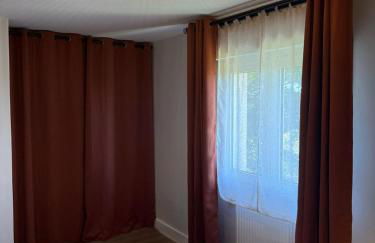 Maison avec Jardin 6 Couchages & Parking gratuit à proximité du Futuroscope - Foto 3