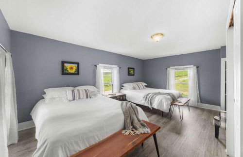 Keuka Wine Trail Vineyard View Farmhouse - Fire Pit & Game Room - Foto 21