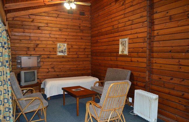 Log Cabin & Settlers Village - Photo 29