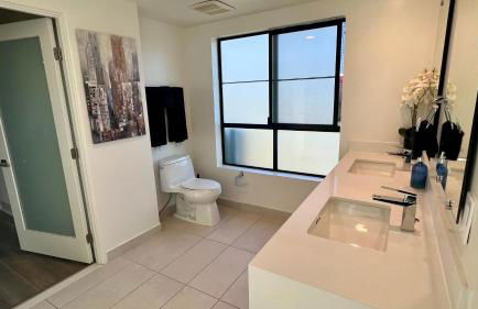 Century City Cozy 3 Bedroom Apartment with Parking 302,303 - Foto 15