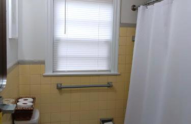 Mid Century Style Cottage Near Historic Downtown - Foto 46