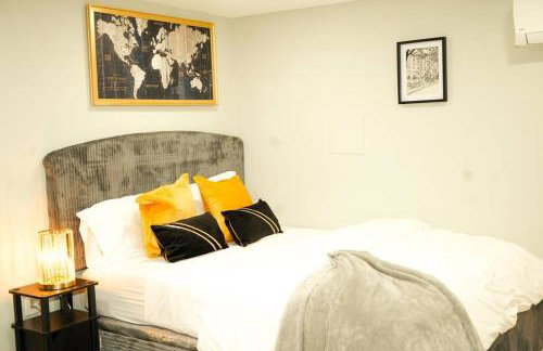 Modern 1BR Unit with Free Parking Walk to Metro - Foto 22
