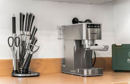 Spacious 3-Bed Home, Parking, Garden, Sleeps 7 - Foto 30