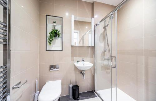Stylish 2 bed Flat in London with River Thames views Access to boat rides into London-Near O2 Arena and Excel, Fast Wi-Fi, Free Parking, Excellent links Elizabeth and Southeastern Train Line - Foto 39