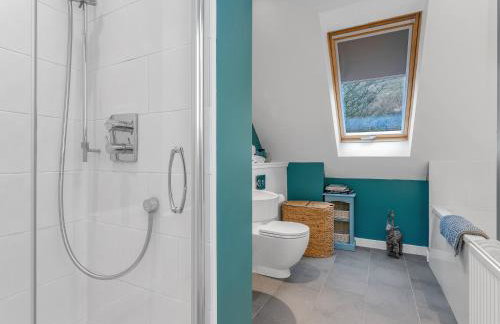 Cheerful Stays: 4 Bedroom Cottage in Arrochar - Foto 4