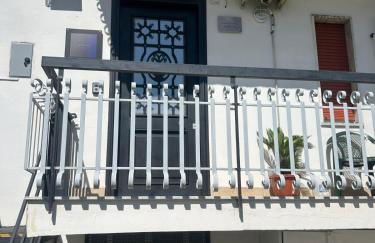 Blue House - Photo 2