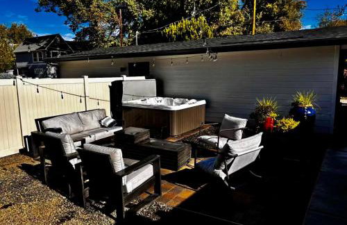 North End blue -Hot Tub - Fire Pit - Downtown -4BR - Photo 79