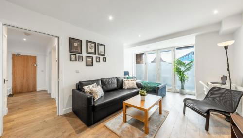 London Edgware Station - Photo 2