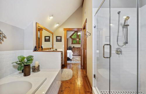 HOT TUB & PET-FRIENDLY Cabin in Cheshire Village - Foto 17