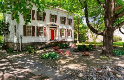 Relax in Style at Historic Modern on Main with Modern Amenities Wooded Views - Foto 13