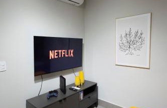 113-Studio Amplo e completo com ar condicionado prox UEL - Foto 12