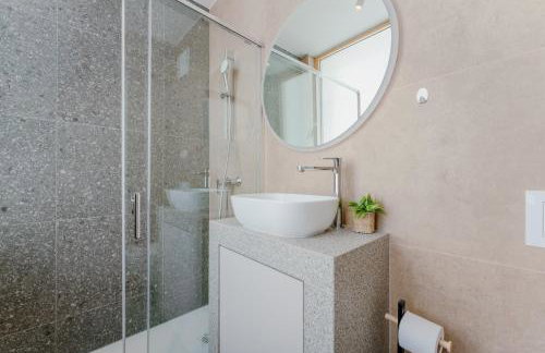 Modern 2BDR Apartment - Business Zone - Free Garage Parking - Photo 30