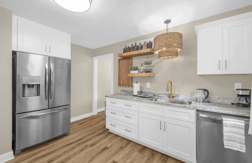 3BR Elam Retreat • Work & Rest - Photo 11