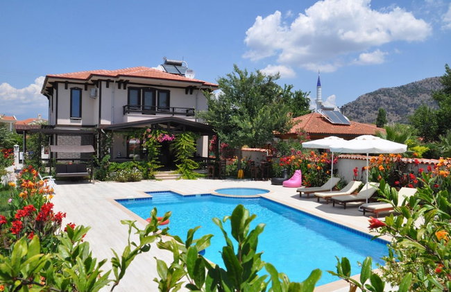 Beautiful 4-bed Villa Private Pools - Photo 29