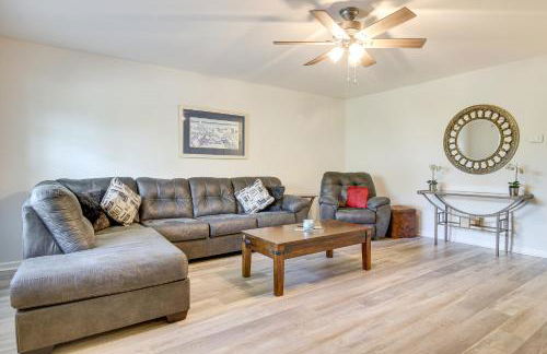 Dog-Friendly Home with Pool Access Near Oak Island! - Foto 4