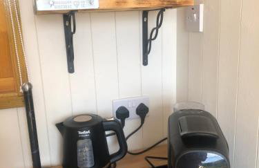 Cosy Shepherds Hut, heating, Hot Tub, WiFi and magnificent view - Foto 27