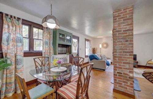 Boho Garden Bungalow Near IU, Downtown, EV Level 2 Station - Foto 9