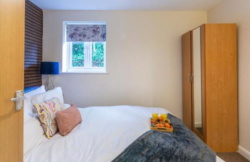 The Vogue Stay, 3 Bedrooms, 2 bathrooms, Ideal for JR & Oxford Hospitals, FREE CarPark, Conveniently located for Ring Road access, 2 miles from Oxford City Centre easy car & bus route - Foto 18