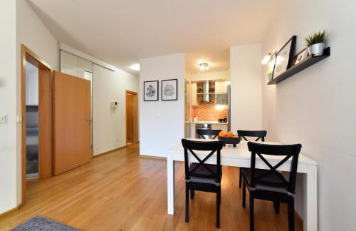 BLOCK APARTMENT PARK with private garage parking - Foto 13