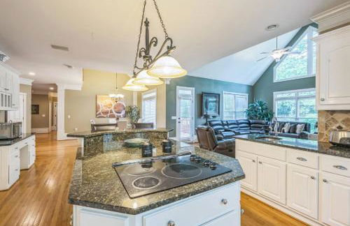 Elegant 5BR Retreat Pool & Yard - Foto 36