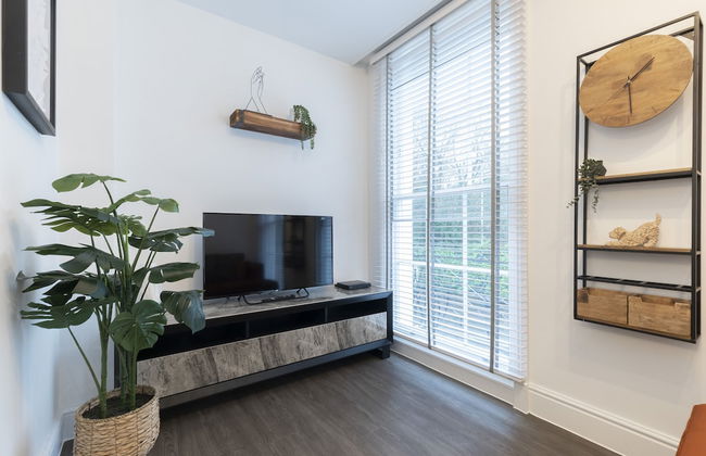 Elliot Oliver - Luxury 2 Bedroom Regency Apartment With Parking & EV Charger - Photo 12