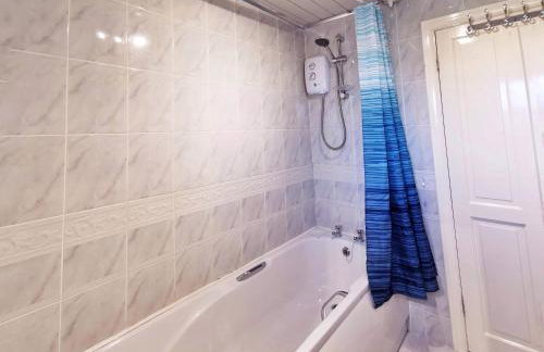 Highstone 4 Bedrooms Home 7 Beds With Parking and Garden - Foto 24