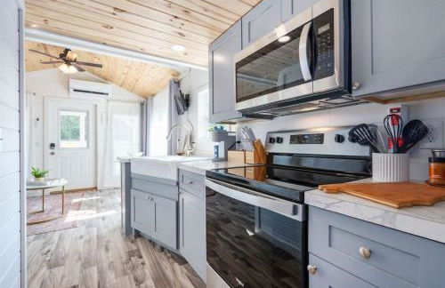 2 Villa D'Azur Luxury Tiny House Mins to Lake Guntersville, Downtown, Firepit - Foto 17