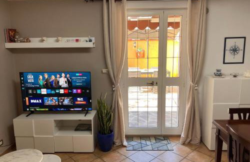 Un passo dal Mare - 50m from the Sea, with Garden, AC & WiFi - Foto 12