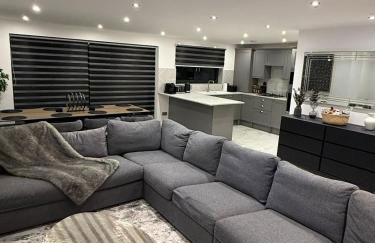 Large Luxury 5BDR Home 2 Bath and Free Parking - Foto 3