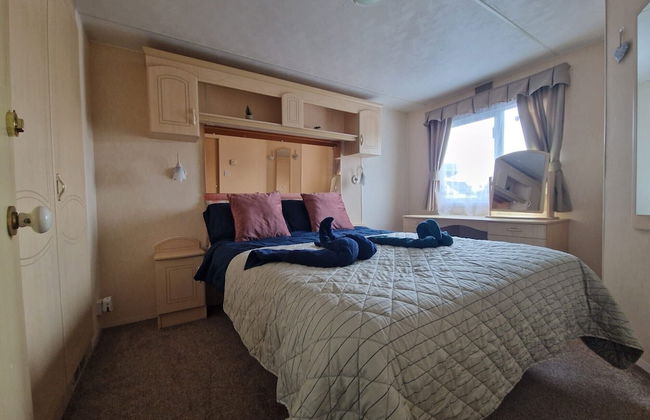 Caravansleeps6-parking-pool-mountain-petsok - Foto 1