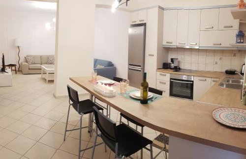 Byron House - Photo 1