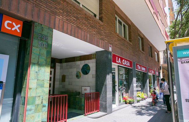 Spacious & Quiet 4 Bedroom Apartment - Photo 27