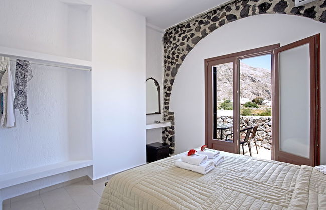 Birds Villa Apartments with Heated Pool - Including Car and Breakfast - Photo 30