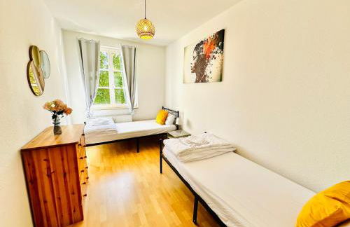 Stötteritz Holiday Apartment - 3 Rooms - 6 People - 5 beds - Balcony - Great public transport 11 minutes to the city - Foto 3