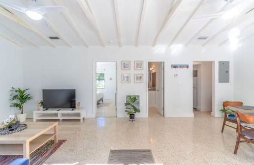 Renovated Apts with Kitchen, Fast WiFi, Smart TV, Roku & Pool Onsite 4 mi to Surfside Beach - Foto 36