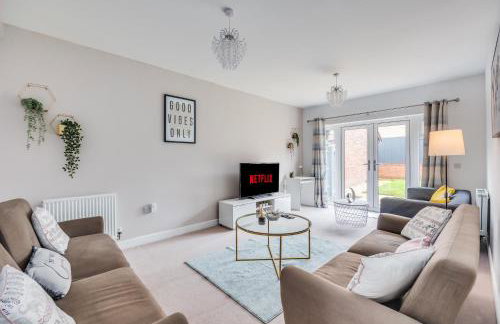 Detached 4 Bedroom 2 Bathroom House - Driveway Parking, Fast WiFi and Smart TV by Yoko Property - Foto 18