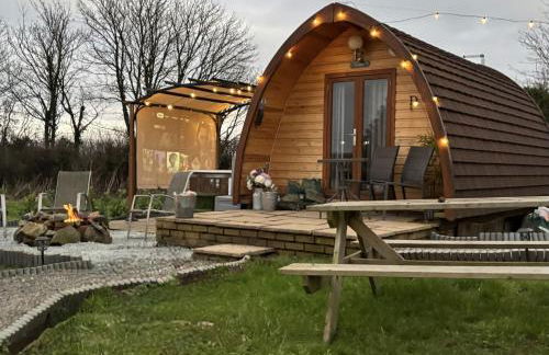 Luxury Hot Tub Glamping with Outdoor Cinema near Newborough Beach – Llanfair Hall - Foto 16