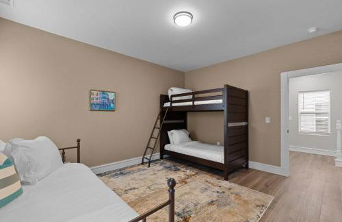 Bright Urban Comfort | JZ Vacation Rentals - Foto 27