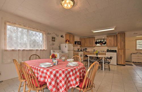 Private Hot Tub and Fireplace Poconos Home! - Foto 12