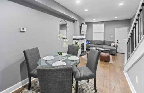 Charming Home Parking, Sleeps 10, WFH Space - Foto 28