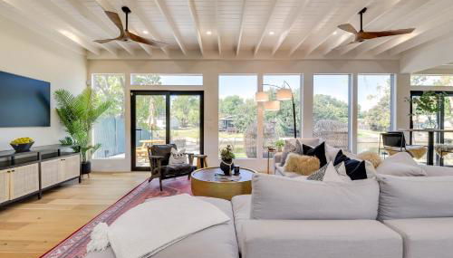 Waterfront Granbury Home with Electric Fireplace! - Foto 5