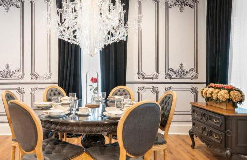 4BR Themed Stay Suite Near NC State Downtown Sleeps 10 - Foto 8