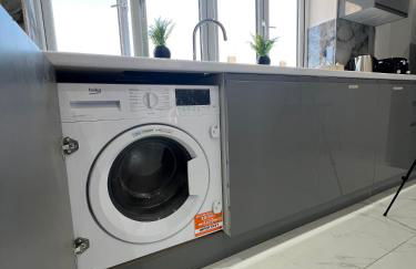 Brand New, Immaculate 3 Bed 3 Shower room House - Foto 9