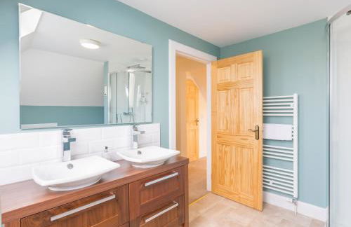 Chauffeur's Cottage with Hot Tub - Foto 16