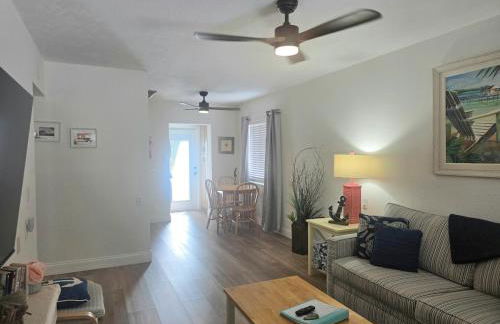 An Island Getaway at Palm Tree Villas - Photo 7